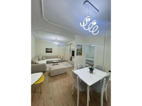 Tirane, jepet me qera apartament 1+1+Ballkon Kati 3, 75 m² 600 € 