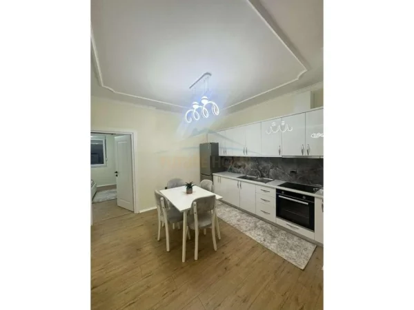 Tirane, jepet me qera apartament 1+1+Ballkon Kati 3, 75 m² 600 € 