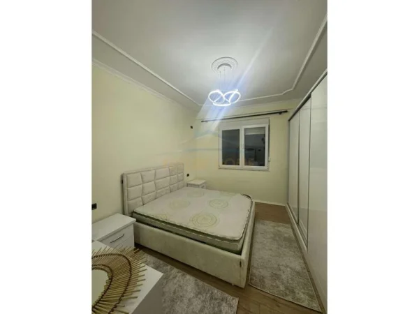 Tirane, jepet me qera apartament 1+1+Ballkon Kati 3, 75 m² 600 € 