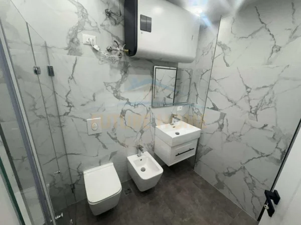 Tirane, jepet me qera apartament 1+1+Ballkon Kati 3, 75 m² 600 € 