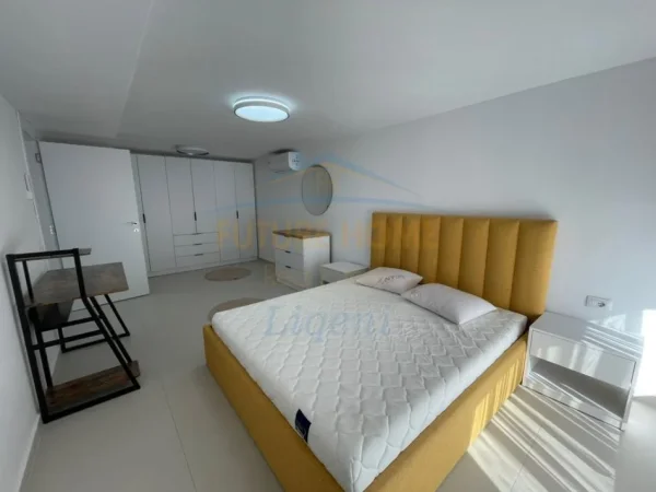 Tirane, jepet me qera apartament duplex 3+1+Ballkon Kati 0, 160 m² 1.470 € (Kodra e Diellit)