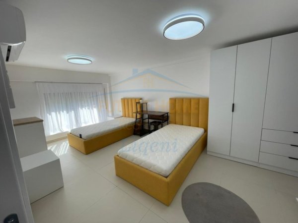 Tirane, jepet me qera apartament duplex 3+1+Ballkon Kati 0, 160 m² 1.470 € (Kodra e Diellit)