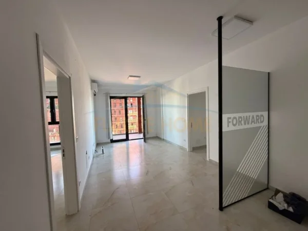 Tirane, jepet me qera ambjent biznesi Kati 11, 110 m² 1.000 € (Garden Building Residence)