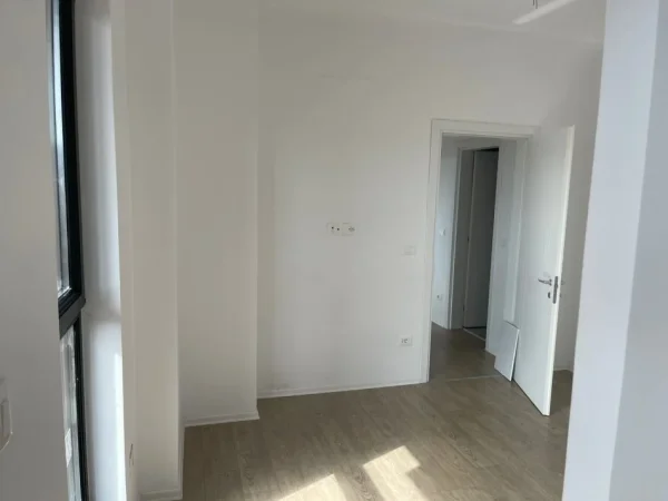 Tirane, jepet me qera zyre Kati 4, 125 m² 850 € (Garden Building)