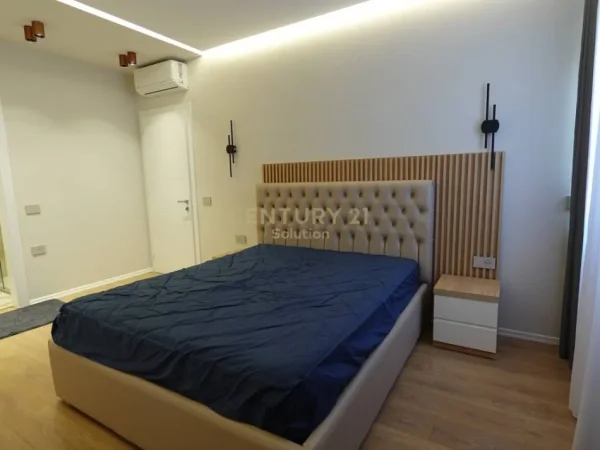 Tirane, jepet me qera apartament 2+1+Ballkon Kati 3, 105 m² 1.250 € (Sol126944)