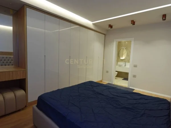 Tirane, jepet me qera apartament 2+1+Ballkon Kati 3, 105 m² 1.250 € (Sol126944)