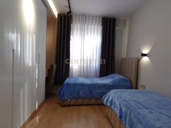 Tirane, jepet me qera apartament 2+1+Ballkon Kati 3, 105 m² 1.250 € (Sol126944)