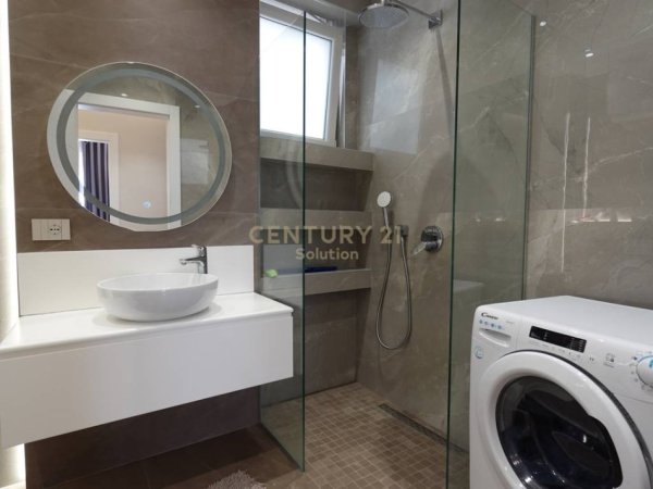 Tirane, jepet me qera apartament 2+1+Ballkon Kati 3, 105 m² 1.250 € (Sol126944)