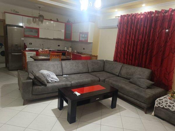 Tirane, jepet me qera Vile 2+1+Ballkon Kati 4, 124 m² 620 € (Vilat Gjermane)