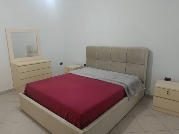 Tirane, jepet me qera Vile 2+1+Ballkon Kati 4, 124 m² 620 € (Vilat Gjermane)