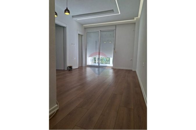 Vlore, shitet apartament 1+1+Ballkon , 46 m² (Rr. Dhimiter Konomi)