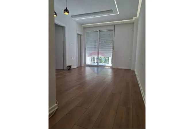 Vlore, shitet apartament 1+1+Ballkon , 46 m² (Rr. Dhimiter Konomi)