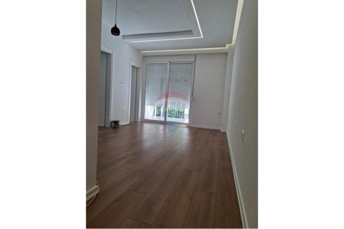 Vlore, shitet apartament 1+1+Ballkon , 46 m² (Rr. Dhimiter Konomi)