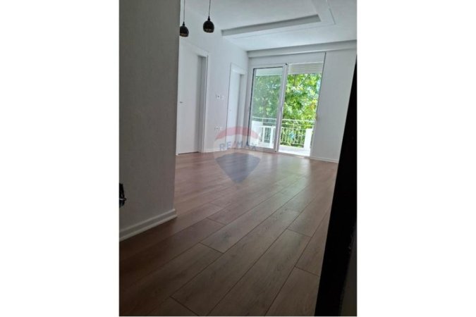 Vlore, shitet apartament 1+1+Ballkon , 46 m² (Rr. Dhimiter Konomi)