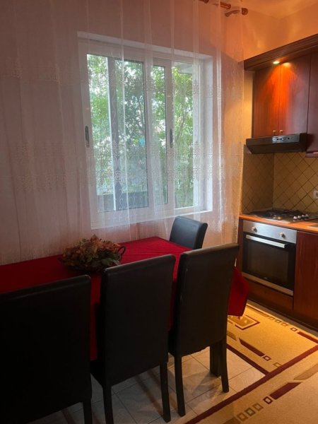 Tirane, jepet me qera apartament 2+1 Kati 1, 90 m² 400 € (Laprake)