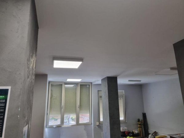 Tirane, jepet me qera zyre Kati 1, 80 m² 550 € (Rruga Qemal Stafa)