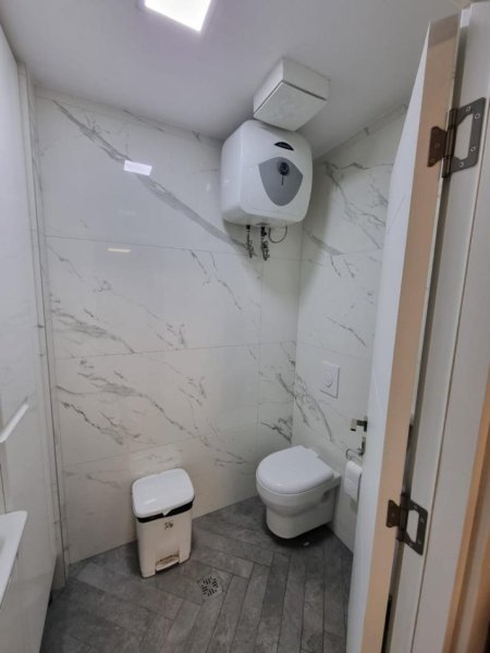 Tirane, jepet me qera zyre Kati 1, 80 m² 550 € (Rruga Qemal Stafa)