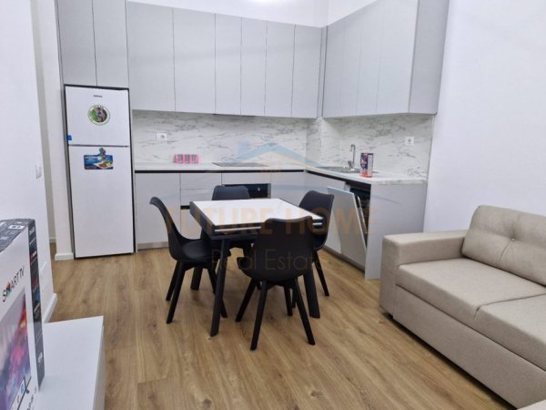Tirane, jepet me qera apartament 1+1+Ballkon Kati 3, 46 m² 450 € (Kompleksi Kaimi,Ali Demi)