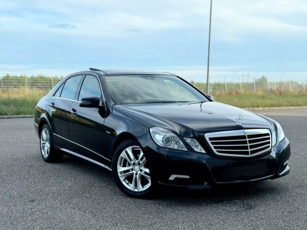 Tirane, shes makine Benz E Class Nafte, e zeze automatik Klima 218.000 km 9.700 €