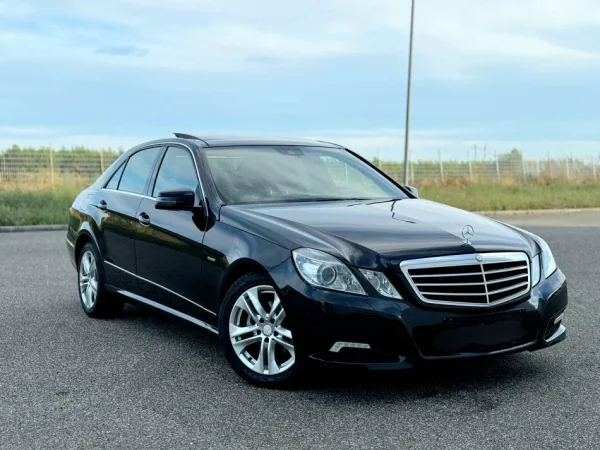 Tirane, shes makine Benz E Class Nafte, e zeze automatik Klima 218.000 km 9.700 €
