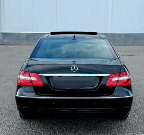 Tirane, shes makine Benz E Class Nafte, e zeze automatik Klima 218.000 km 9.700 €