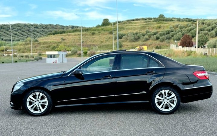 Tirane, shes makine Benz E Class Nafte, e zeze automatik Klima 218.000 km 9.700 €