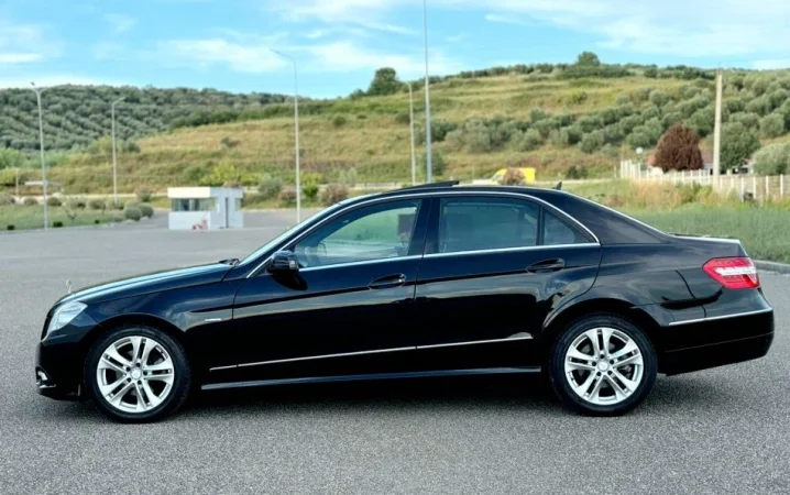Tirane, shes makine Benz E Class Nafte, e zeze automatik Klima 218.000 km 9.700 €