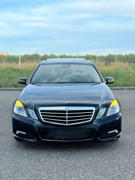 Tirane, shes makine Benz E Class Nafte, e zeze automatik Klima 218.000 km 9.700 €