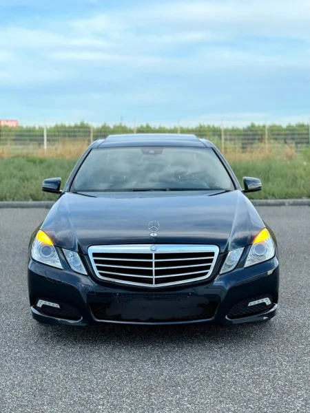 Tirane, shes makine Benz E Class Nafte, e zeze automatik Klima 218.000 km 9.700 €