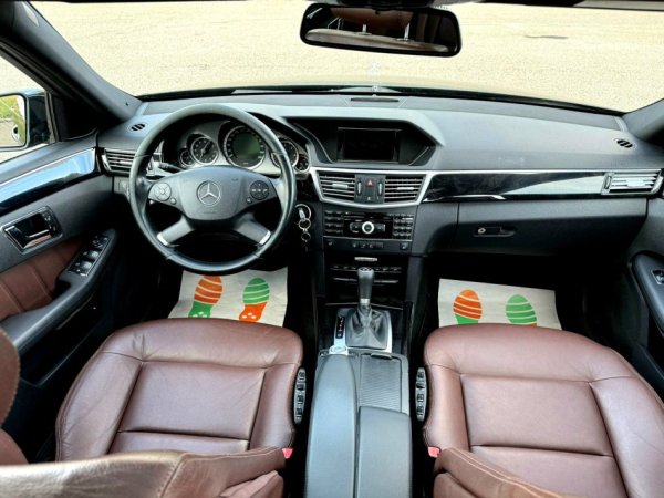 Tirane, shes makine Benz E Class Nafte, e zeze automatik Klima 218.000 km 9.700 €