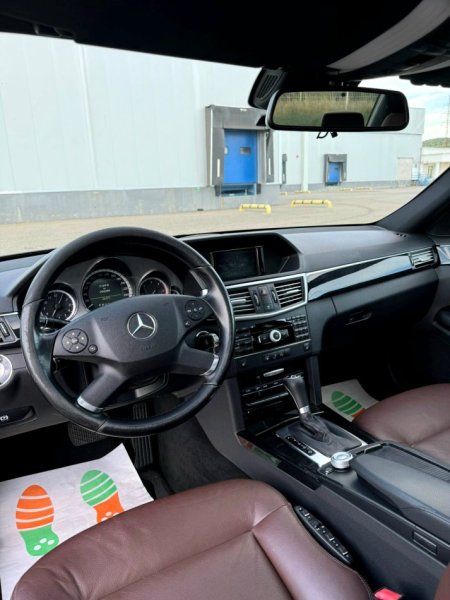 Tirane, shes makine Benz E Class Nafte, e zeze automatik Klima 218.000 km 9.700 €