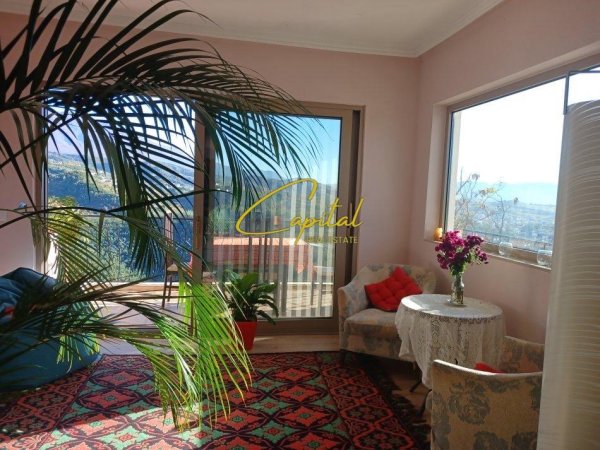 Tirane, jepet me qera apartament 2+1 Kati 2, 150 m² 600 € (FRESKU)