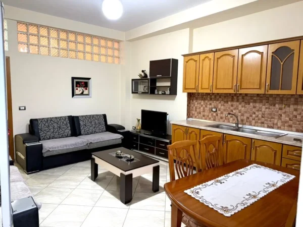 Tirane, jepet me qera shtepi 1+1 Kati 1, 350 € 