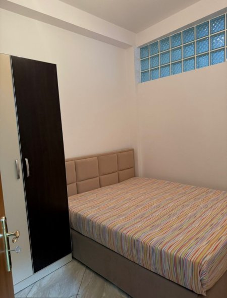 Tirane, jepet me qera shtepi 1+1 Kati 1, 350 € 