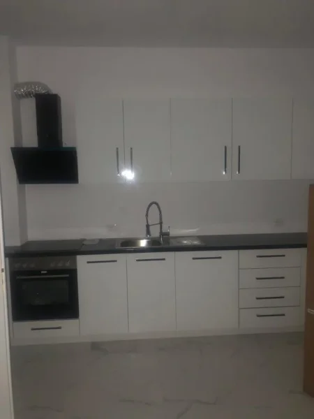 Tirane, shitet apartament 2+1 Kati 1, 90.200 € 