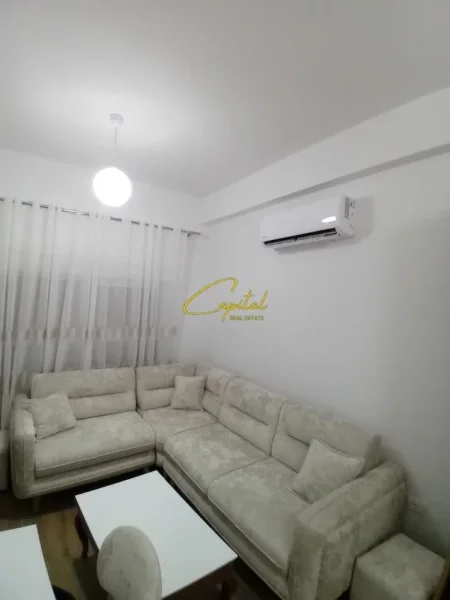 Tirane, jepet me qera apartament 1+1 Kati 7, 64 m² 450 € (ALI DEMI)