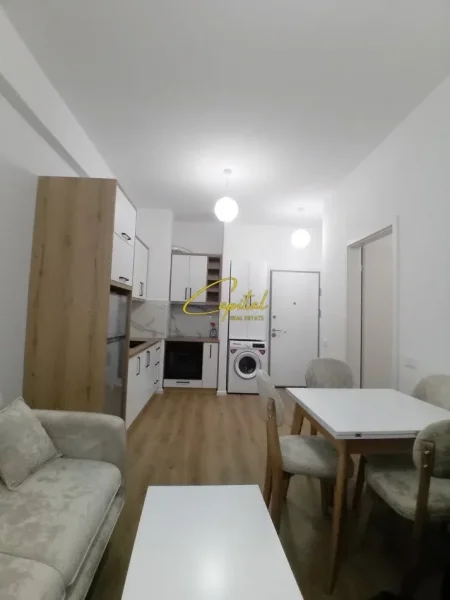 Tirane, jepet me qera apartament 1+1 Kati 7, 64 m² 450 € (ALI DEMI)