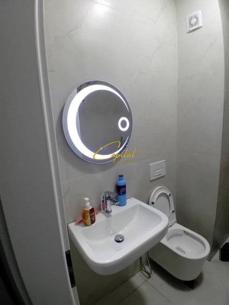 Tirane, jepet me qera apartament 1+1 Kati 7, 64 m² 450 € (ALI DEMI)