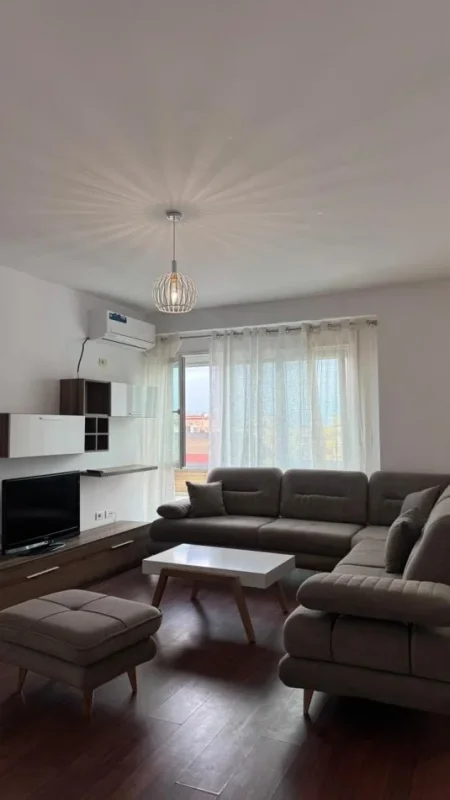 Tirane, jepet me qera apartament 2+1 Kati 4, 80 m² 700 € (SuperMarket Aldi, Fondacioni Eleonor)