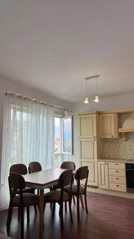 Tirane, jepet me qera apartament 2+1 Kati 4, 80 m² 700 € (SuperMarket Aldi, Fondacioni Eleonor)