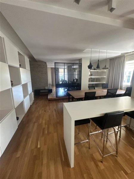 Tirane, jepet me qera zyre Kati 6, 140 m² 3.800 € (Bllok)