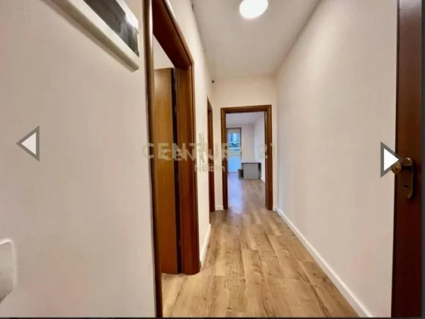 Tirane, jepet me qera zyre Kati 5, 82 m² 800 € (Rruga e Kavajes)