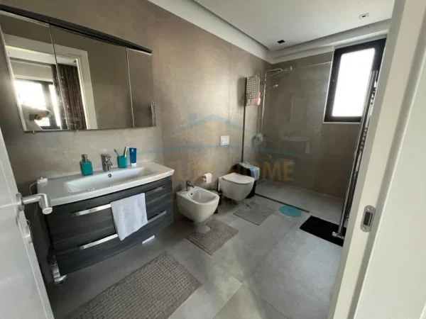 Gjiri Lalezit | Hamallaj, shitet apartament 4+1 , 728 m² 1.600.000 € (San Pietro ,Gjiri i Lalezit)