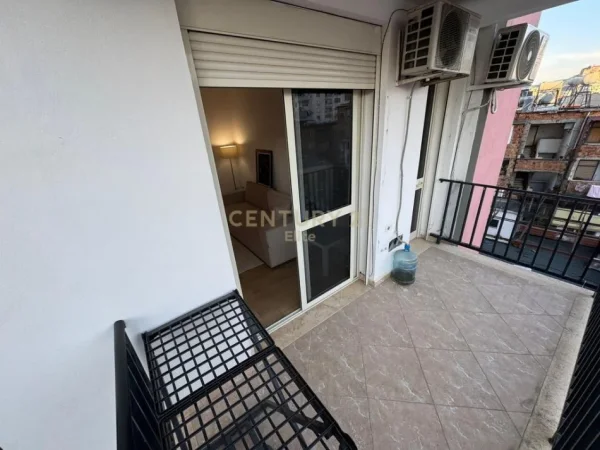 Tirane, jap me qera apartament 1+1 Kati 5, 75 m² 750 € 