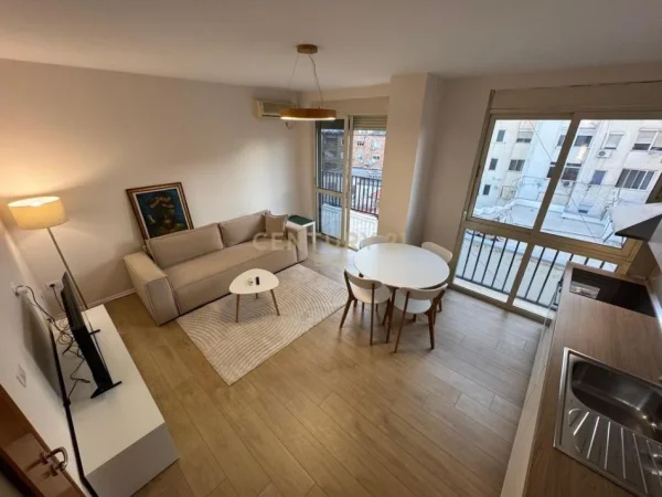Tirane, jepet me qera apartament 1+1 Kati 5, 75 m² 750 € (Rruga e Kavajes)