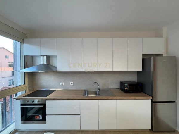 Tirane, jepet me qera apartament 1+1 Kati 5, 75 m² 750 € (Rruga e Kavajes)