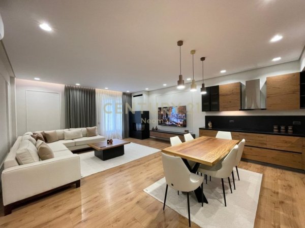 Tirane, jepet me qera apartament 2+1 Kati 2, 105 m² 1.700 € (Teg)