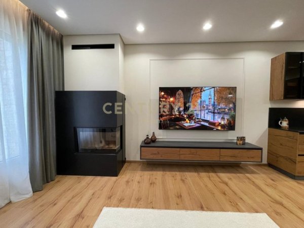 Tirane, jepet me qera apartament 2+1 Kati 2, 105 m² 1.700 € (Teg)