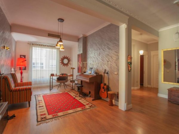 Tirane, jepet me qera apartament 2+1 Kati 6, 190 m² 1.950 € (Liqeni Thate)