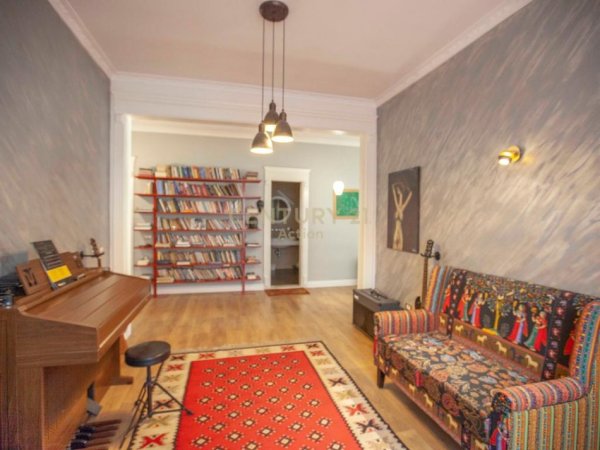 Tirane, jepet me qera apartament 2+1 Kati 6, 190 m² 1.950 € (Liqeni Thate)